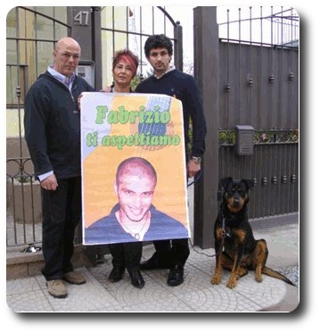 La famiglia Catalano nel 2009 con il cane Birba